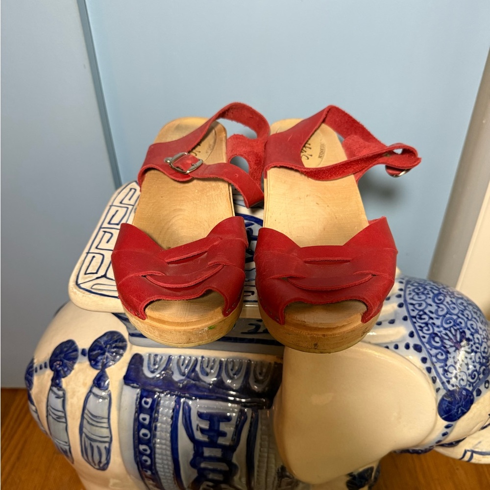Lotta from Stockholm Low Peep Toe Sandal w/ Ankle Strap - Red - Size 11/42 - Picture 2 of 8